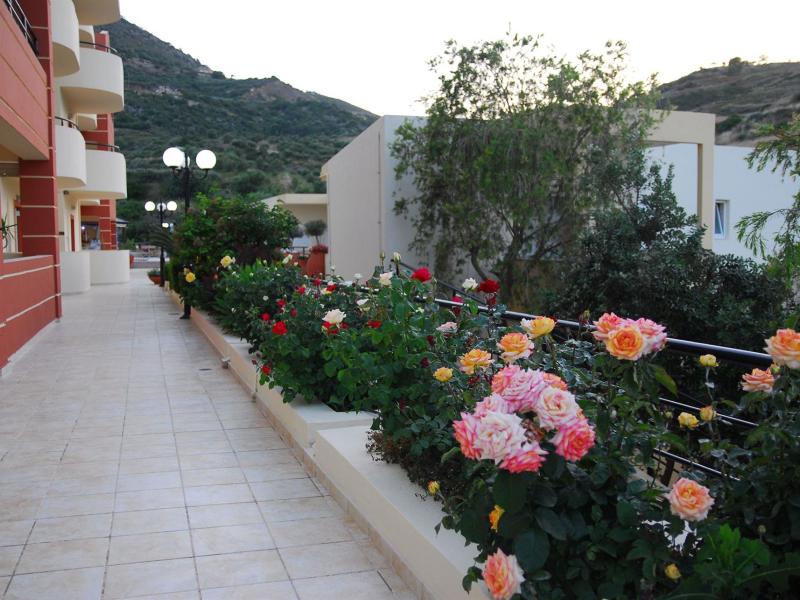 Elpis Studios & Apartments