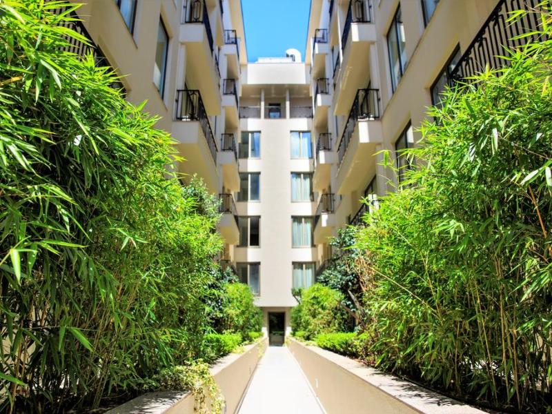 Grand Aras Hotel & Suites