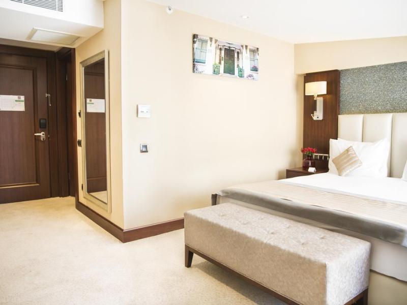 Grand Aras Hotel & Suites