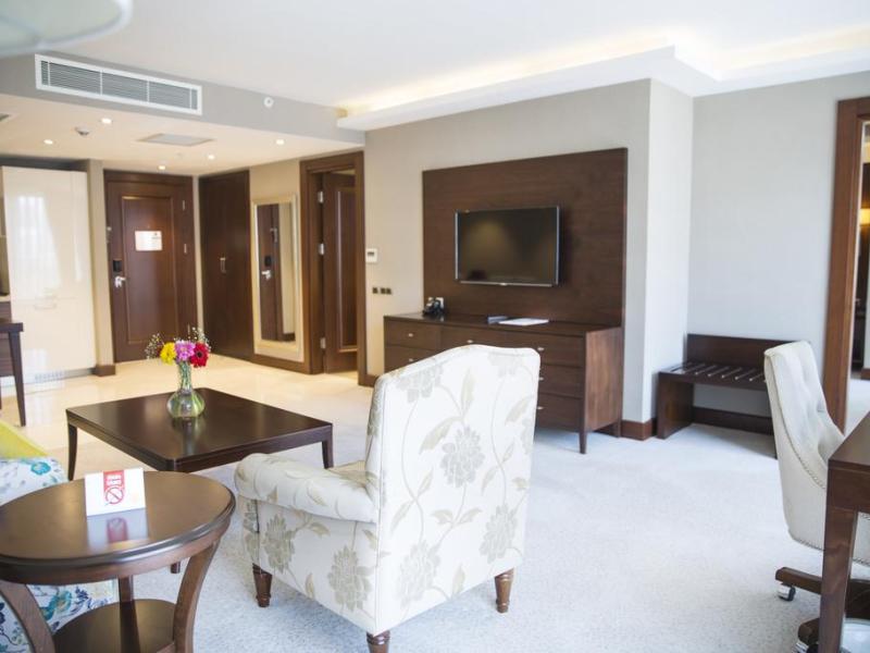 Grand Aras Hotel & Suites