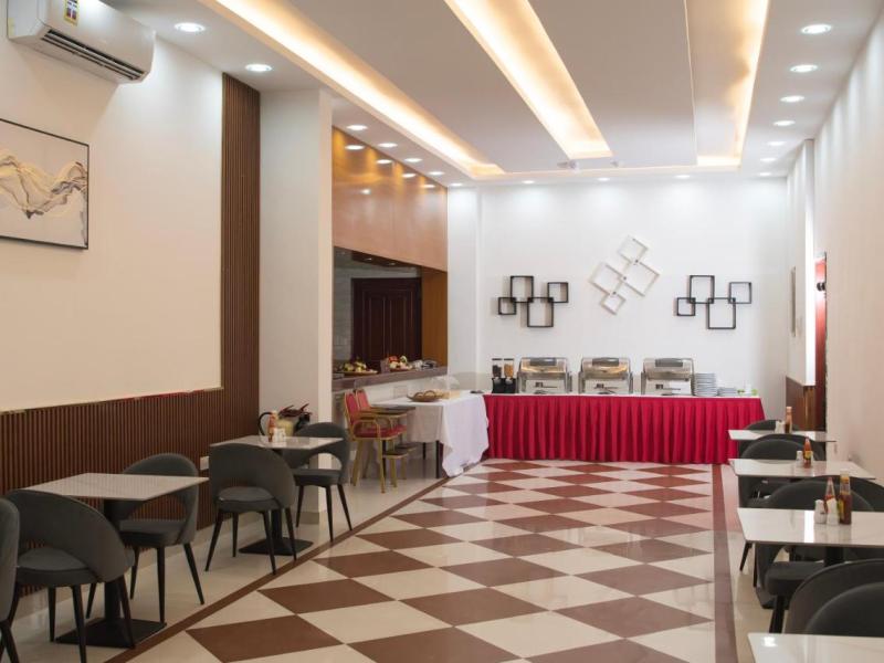 Al Ayjah Plaza Hotel