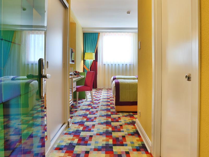 Mayi Hotel