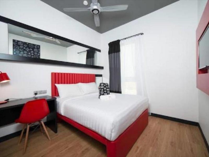 Tune Hotel klia2