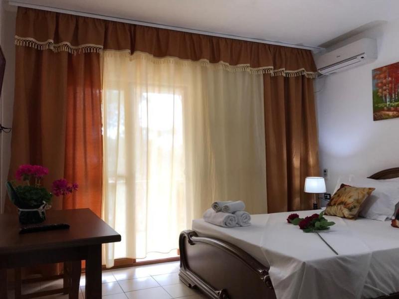 Mali I Robit Hotel Camping