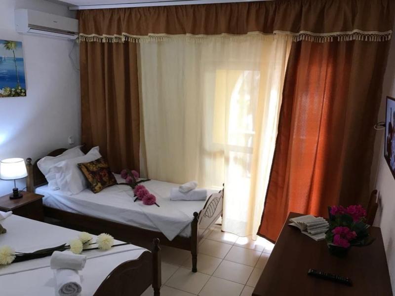 Mali I Robit Hotel Camping