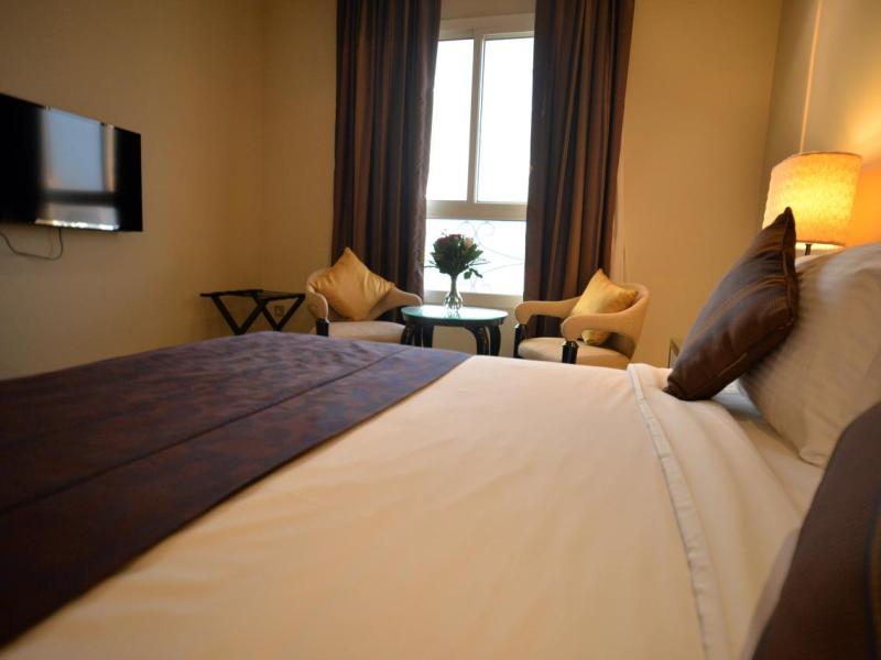 Strato Hotel By Warwick