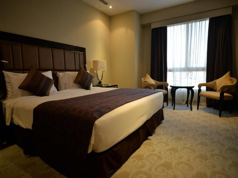 Strato Hotel By Warwick