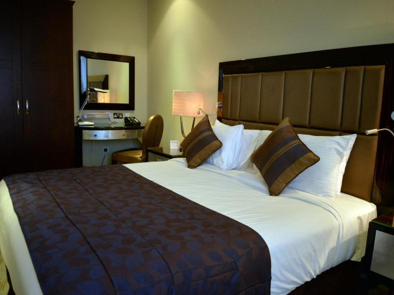 Strato Hotel By Warwick