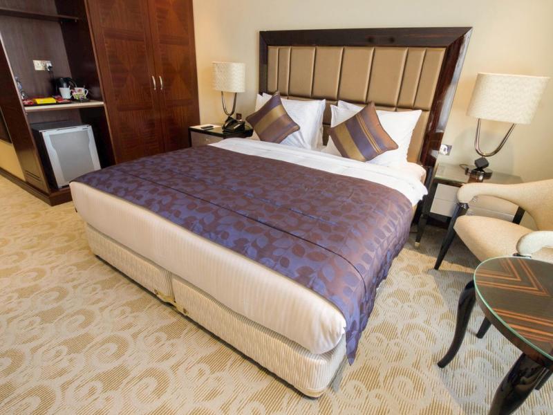 Strato Hotel By Warwick