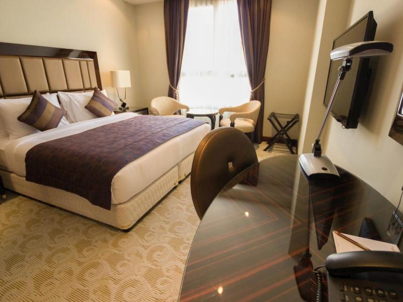 Strato Hotel By Warwick