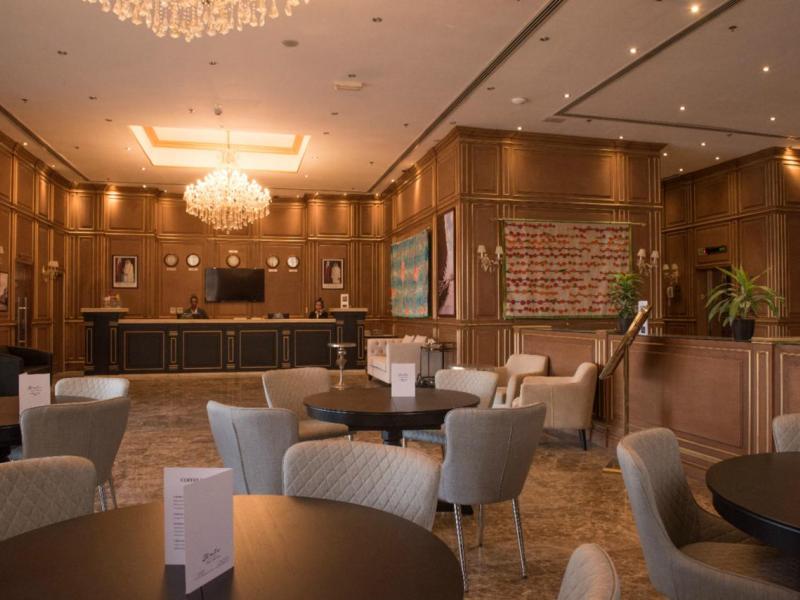 Strato Hotel By Warwick