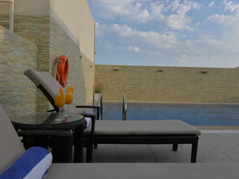 Strato Hotel By Warwick