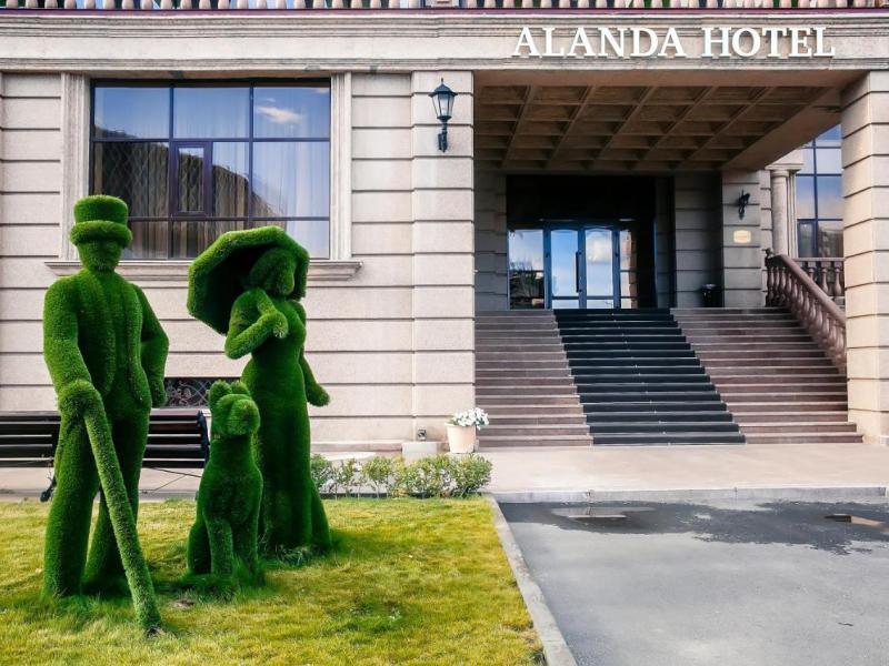 Alanda Hotel