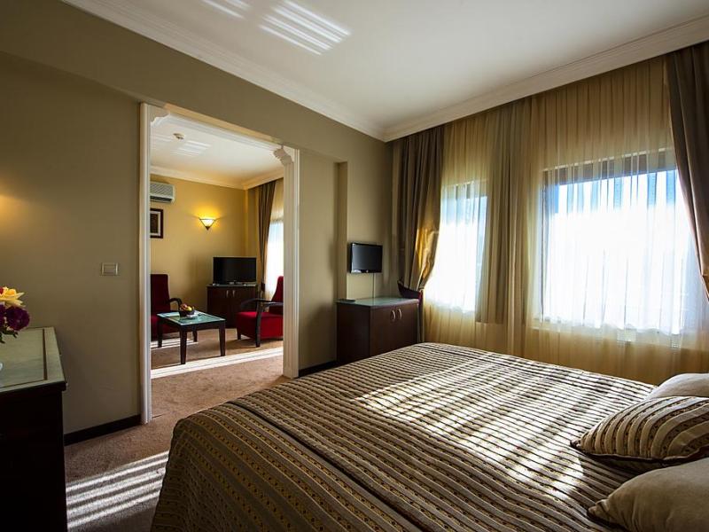 Iris Hotel