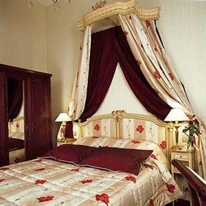 Dauphine Saint Germain