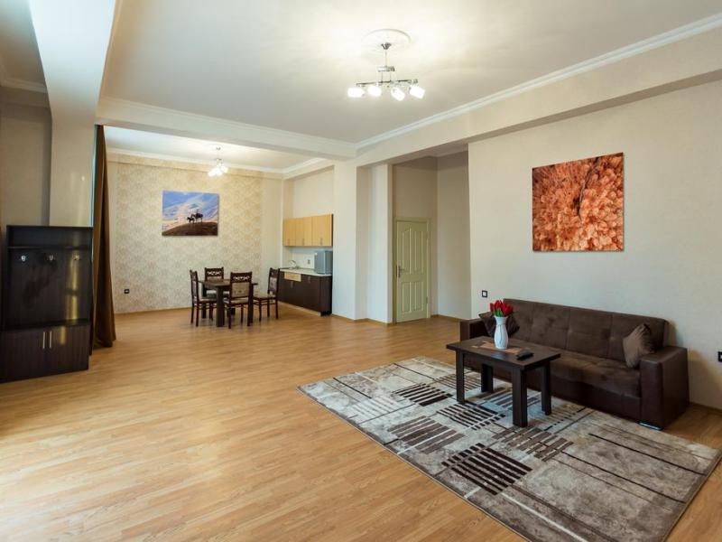 Delmar Hotel & Residence