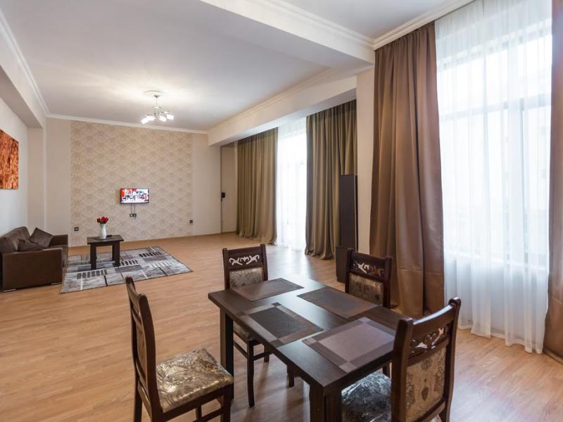 Delmar Hotel & Residence