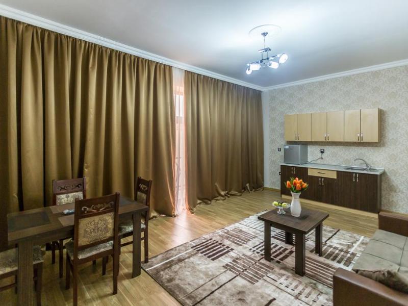 Delmar Hotel & Residence