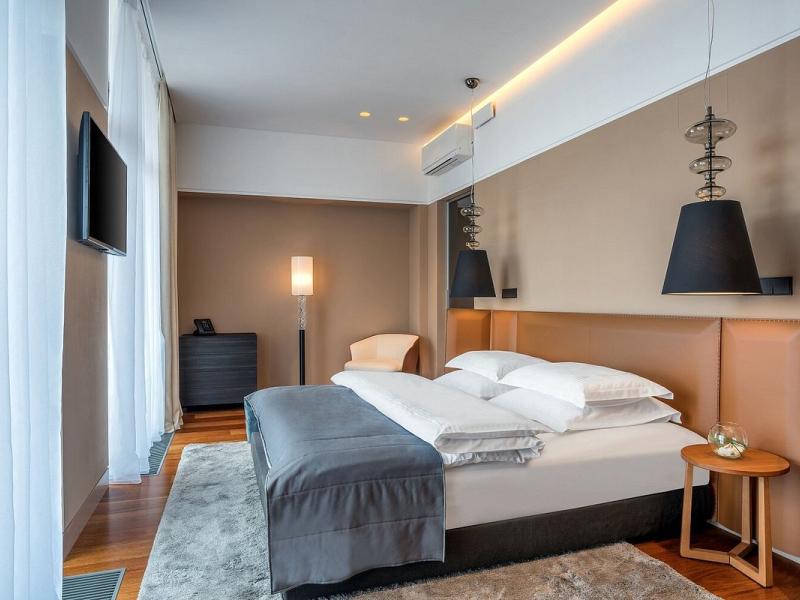 Crystal House Suite Hotel & Spa