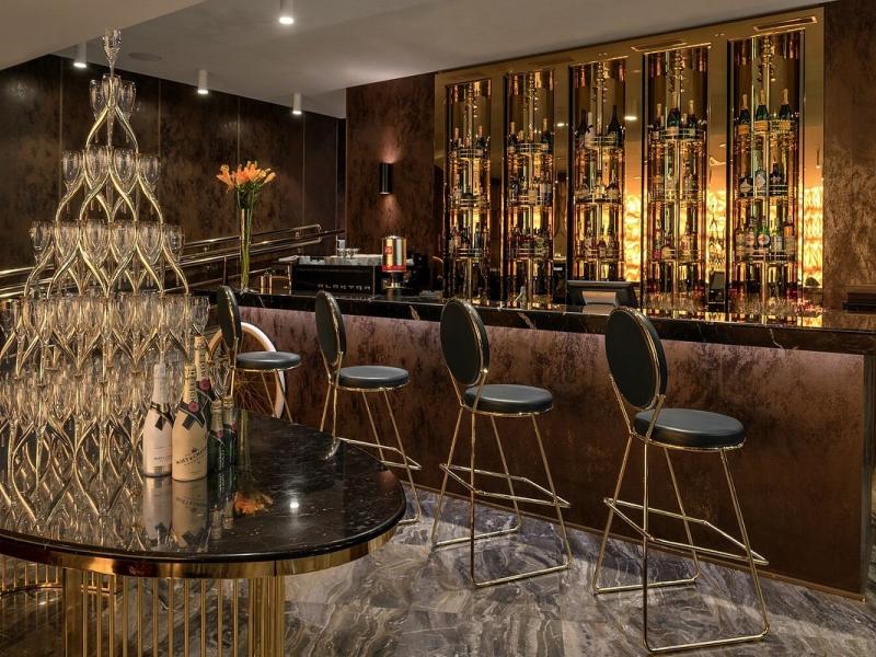 Crystal House Suite Hotel & Spa