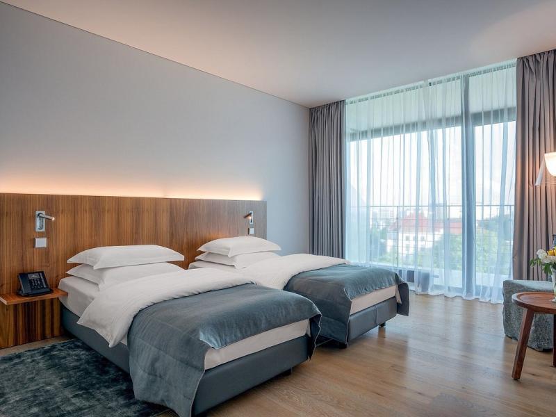 Crystal House Suite Hotel & Spa