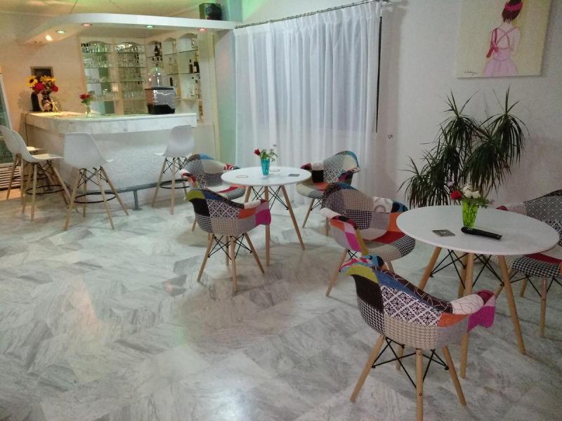 Leonidas Hotel & Studios