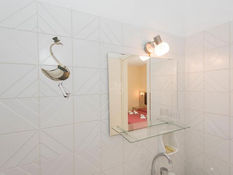 Leonidas Hotel & Studios