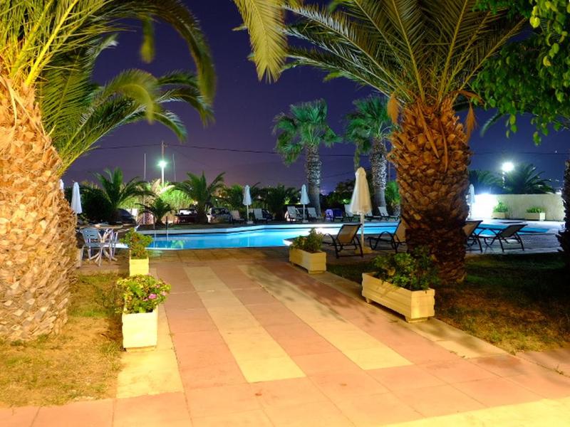 Leonidas Hotel & Studios