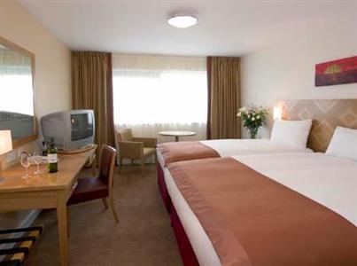 Days Hotel Park West