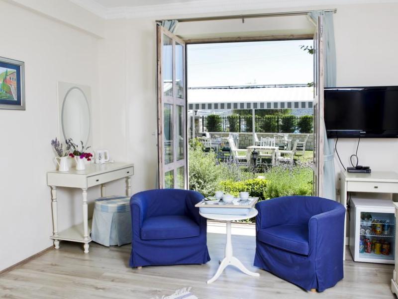 Alacati Marina Palace Boutique Hotel