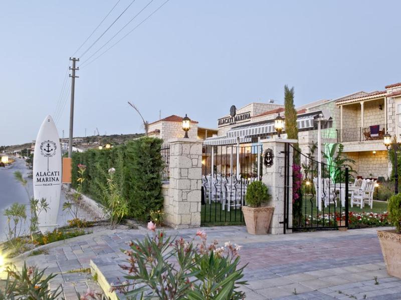 Alacati Marina Palace Boutique Hotel