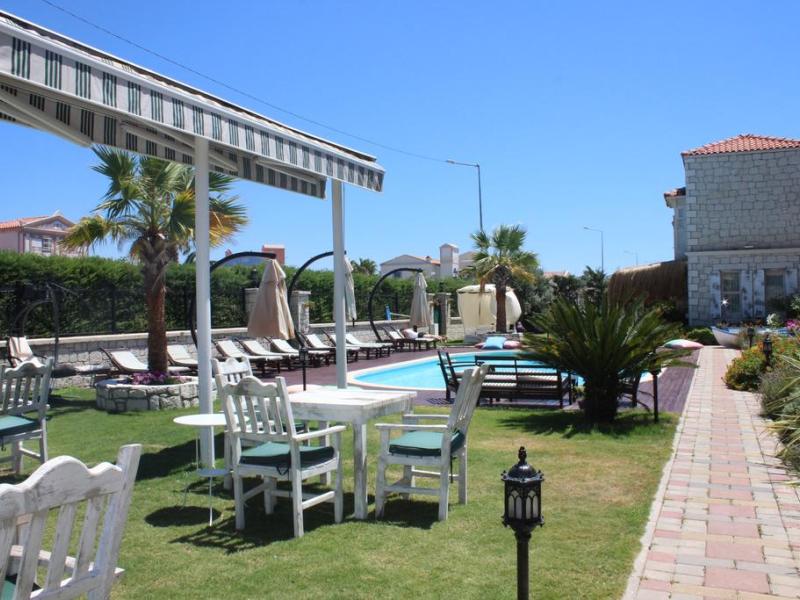 Alacati Marina Palace Boutique Hotel