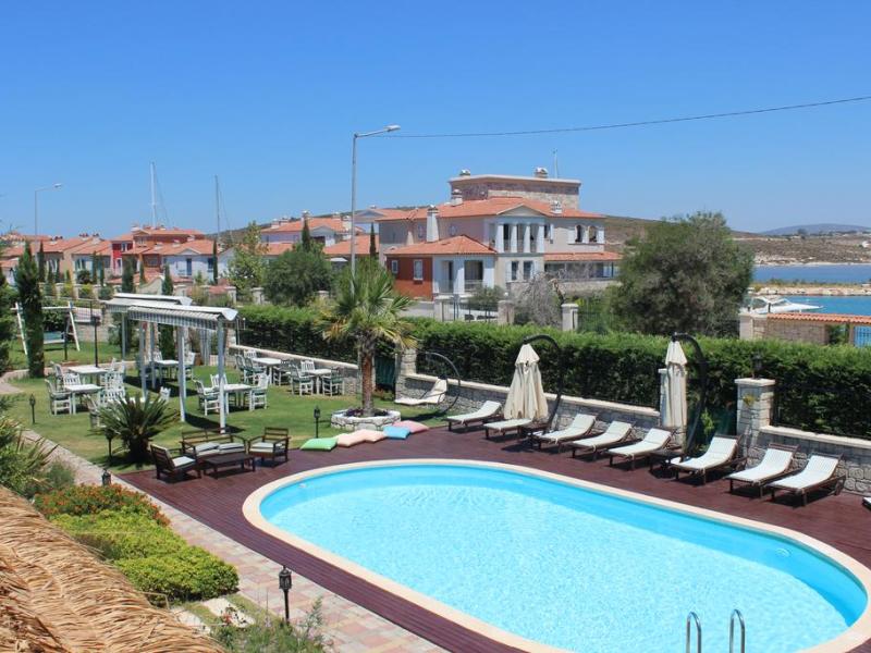 Alacati Marina Palace Boutique Hotel