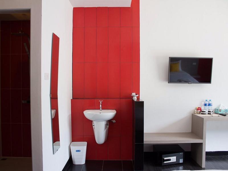 Wake Up Aonang Hotel