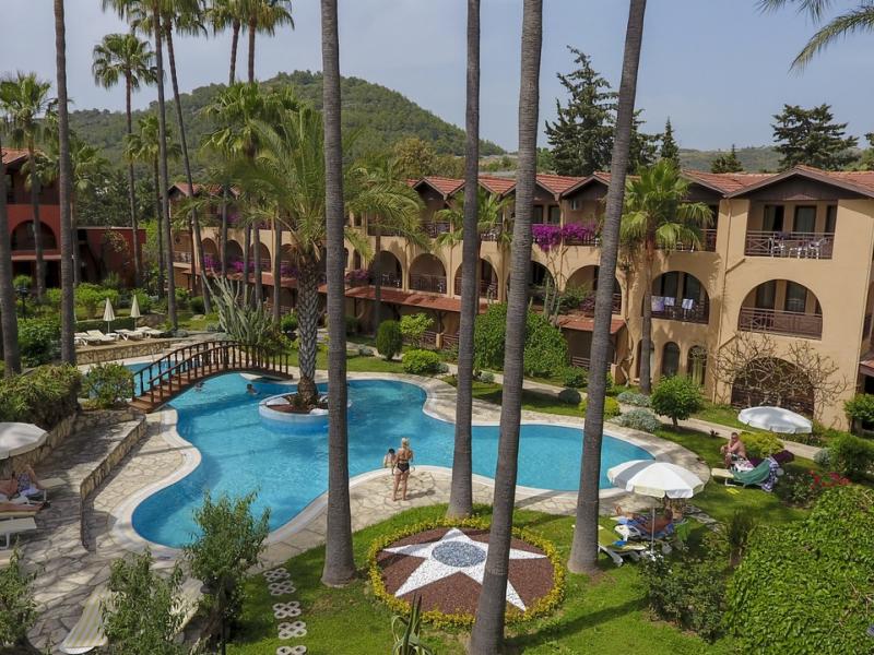 Green Paradise Beach Hotel