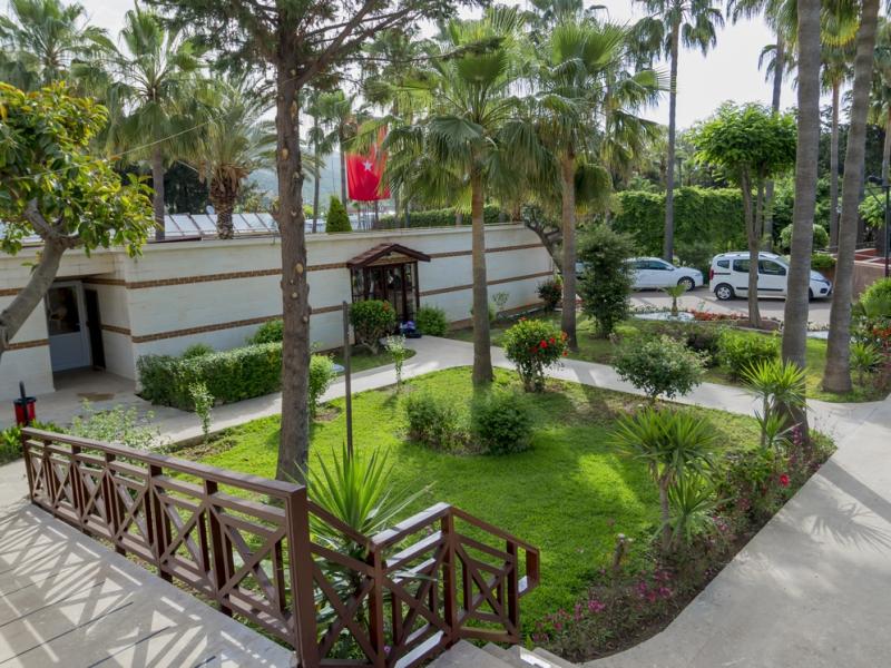 Green Paradise Beach Hotel