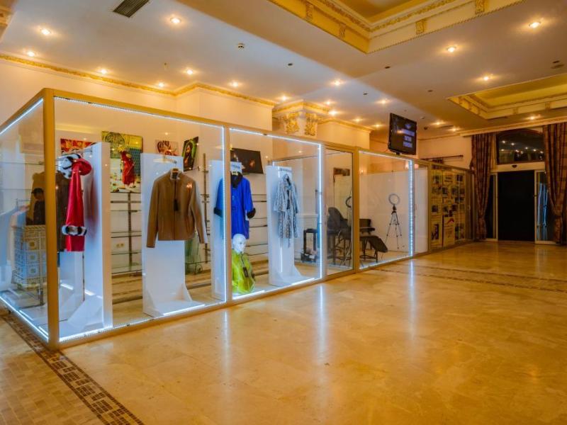 Grand Larina Beach Hotel