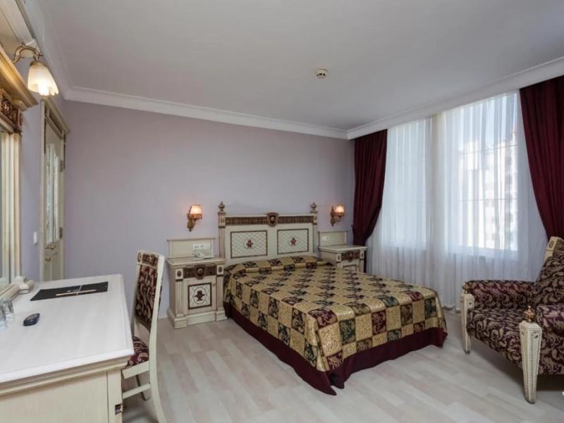 Grand Larina Beach Hotel