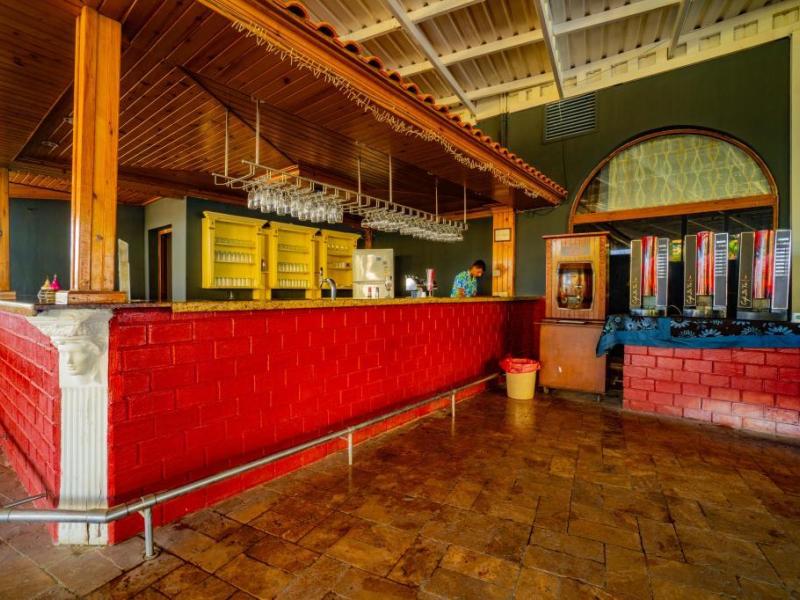 Grand Larina Beach Hotel