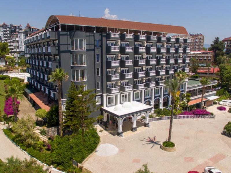 Grand Larina Beach Hotel