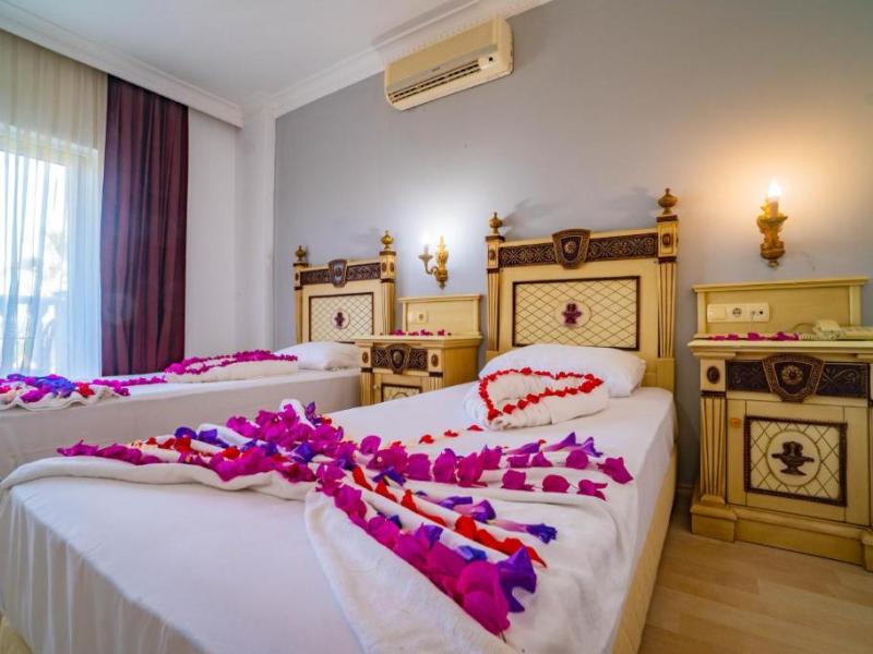 Grand Larina Beach Hotel