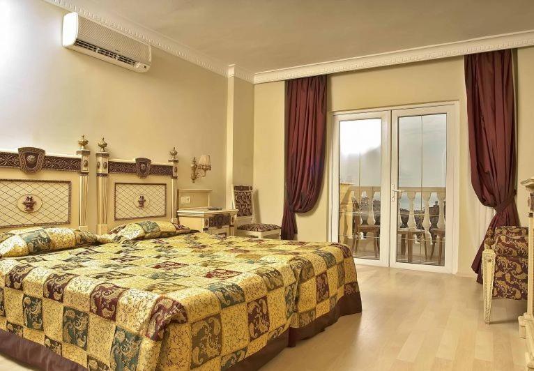 Grand Larina Beach Hotel