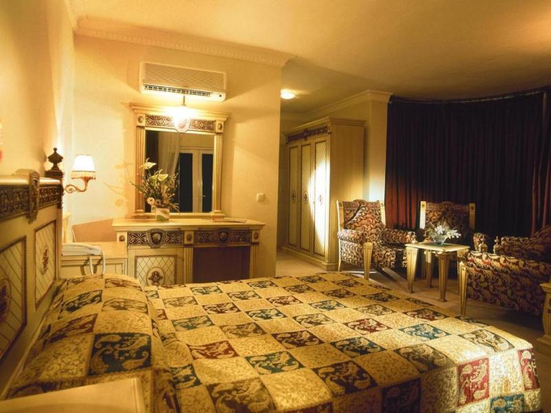 Grand Larina Beach Hotel