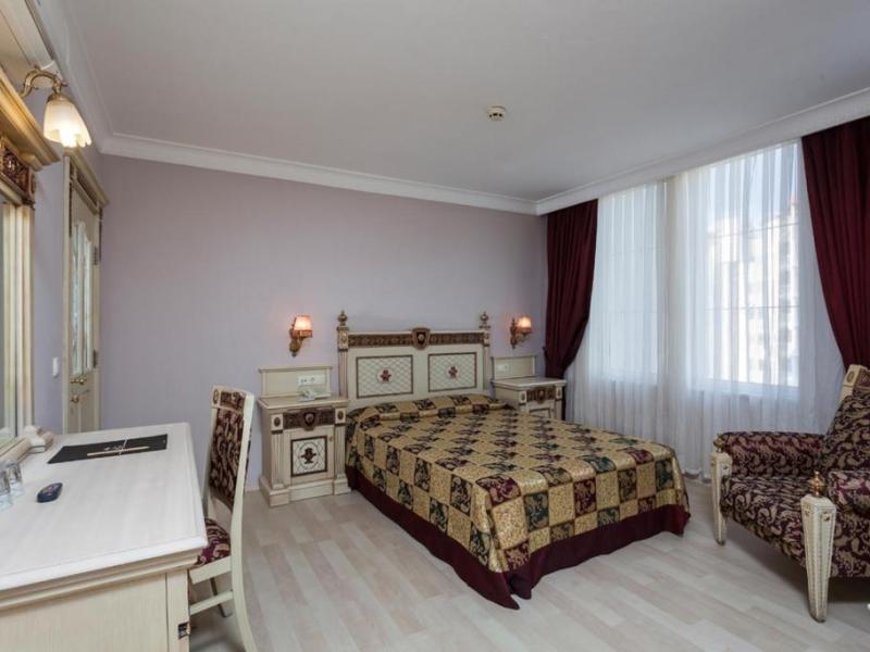 Grand Larina Beach Hotel