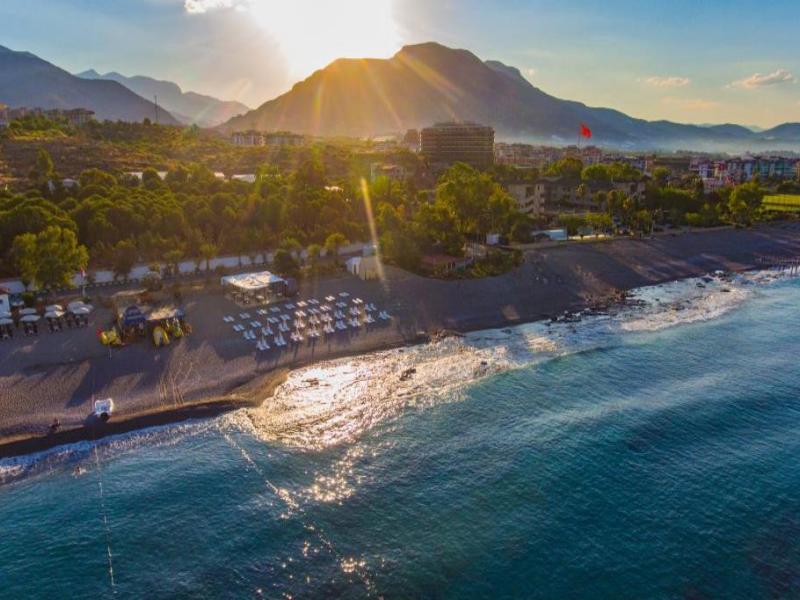 Grand Larina Beach Hotel