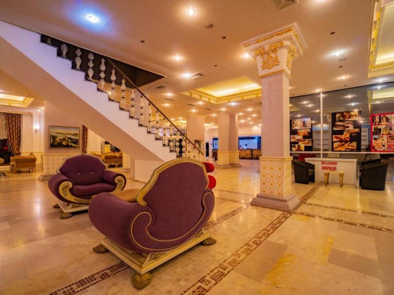 Grand Larina Beach Hotel