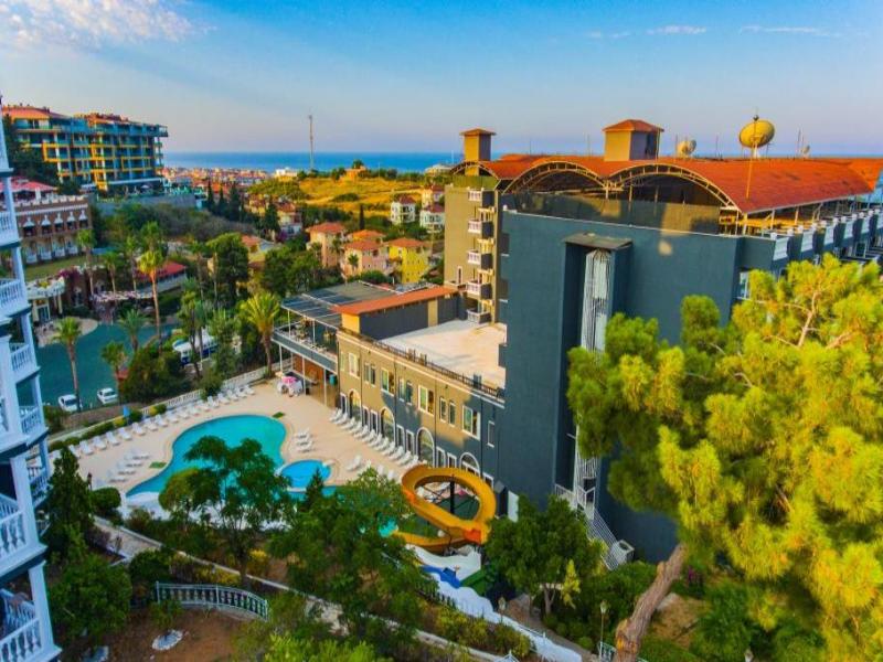 Grand Larina Beach Hotel