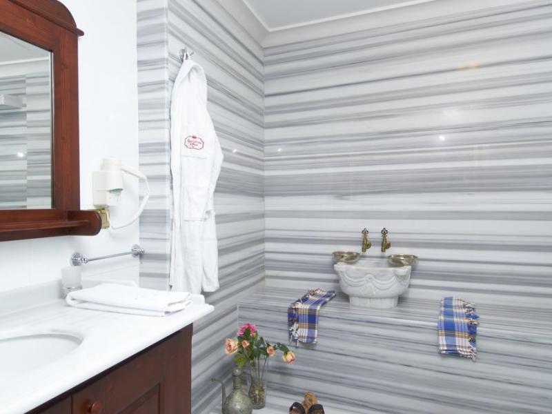 Rose Garden Suites