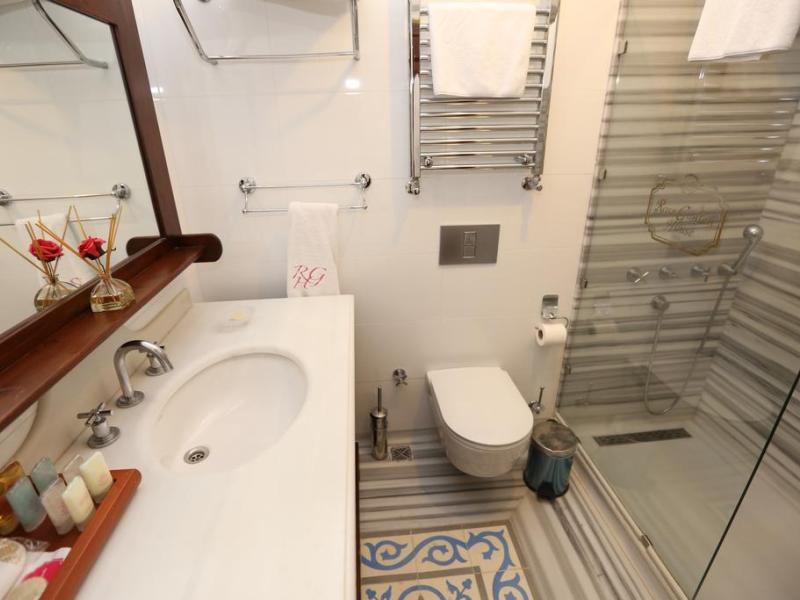 Rose Garden Suites