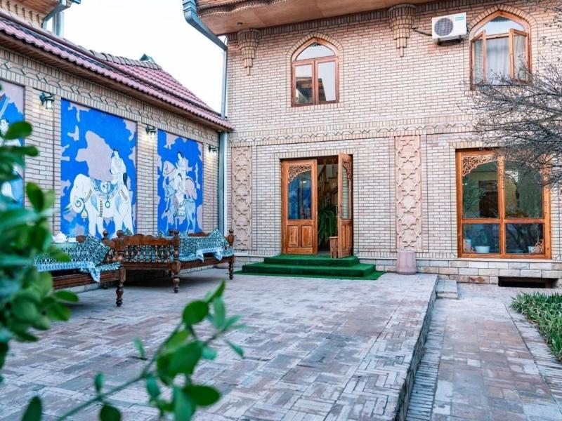 Caravan Serail